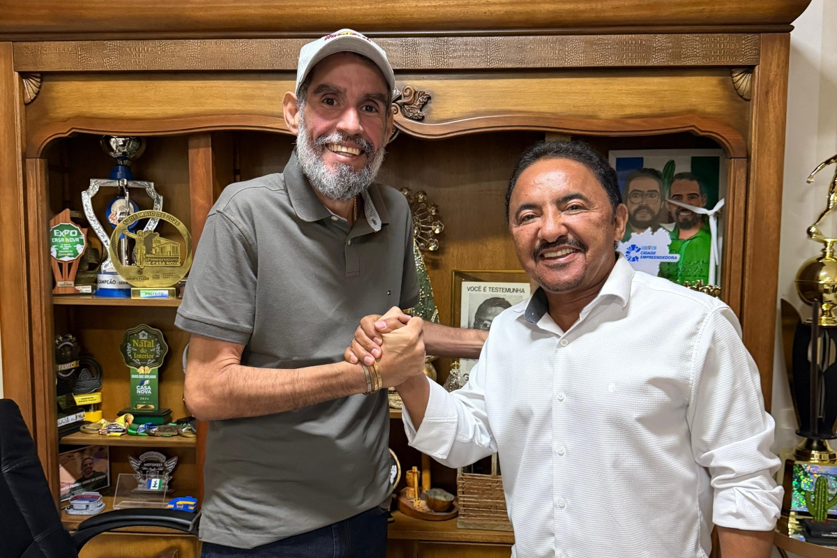 Roberto Carlos tem reunião com o prefeito Anísio Viana em Casa Nova
