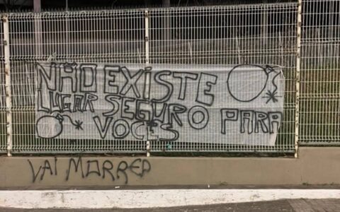 Imagem do post Torcida do Bahia espalha faixas com ameaças na Fonte Nova antes de duelo decisivo contra o Grêmio