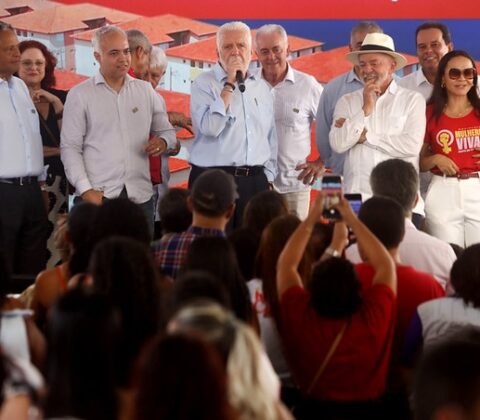 Imagem do post Jaques Wagner orienta eleitores a usarem comparação entre gestões como critério de voto