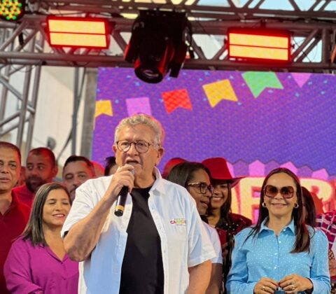 Imagem do post Caetano dispara sobre Flávio Bolsonaro após novo escândalo: “Não tem mais condição de ser candidato”