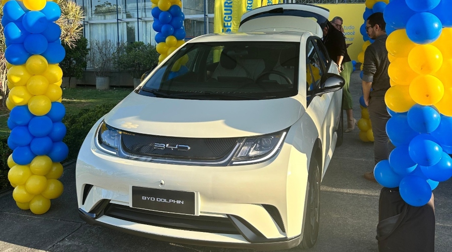 Órgãos públicos já podem adquirir veículos elétricos para frota do Estado