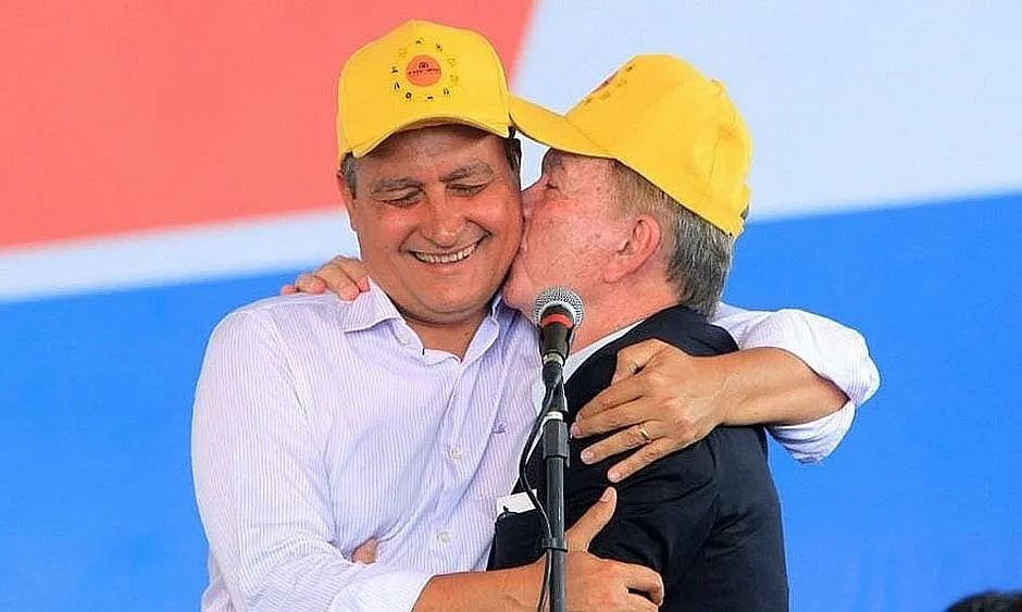 Rui Costa e João Leão dividem palanque em Lauro de Freitas