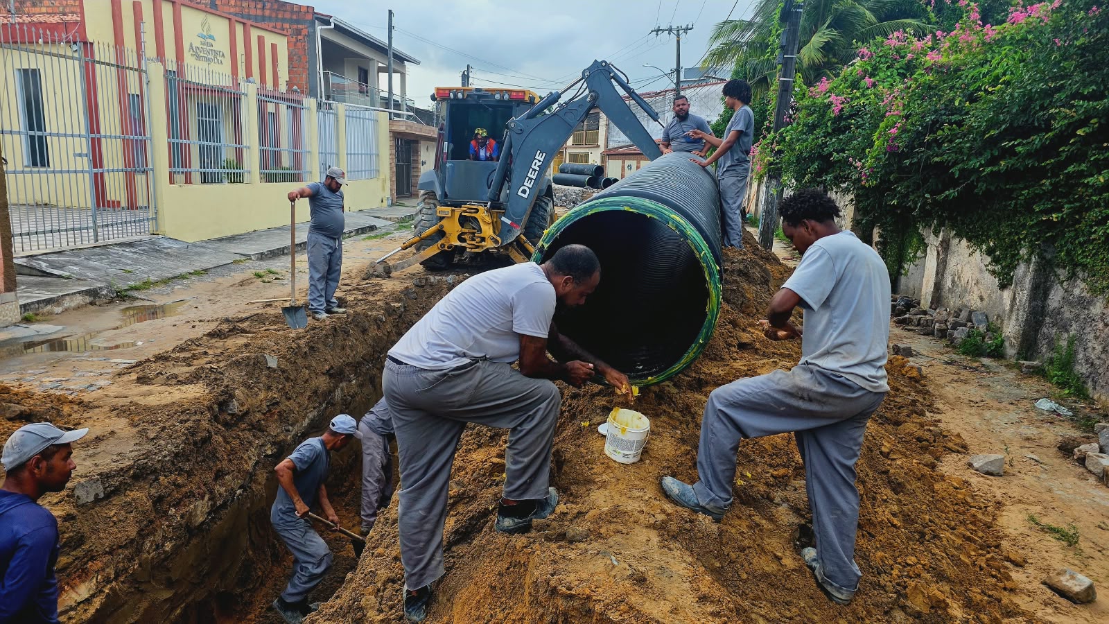 Prefeitura inicia obra estratégica e moderniza drenagem em ruas importantes de Alagoinhas