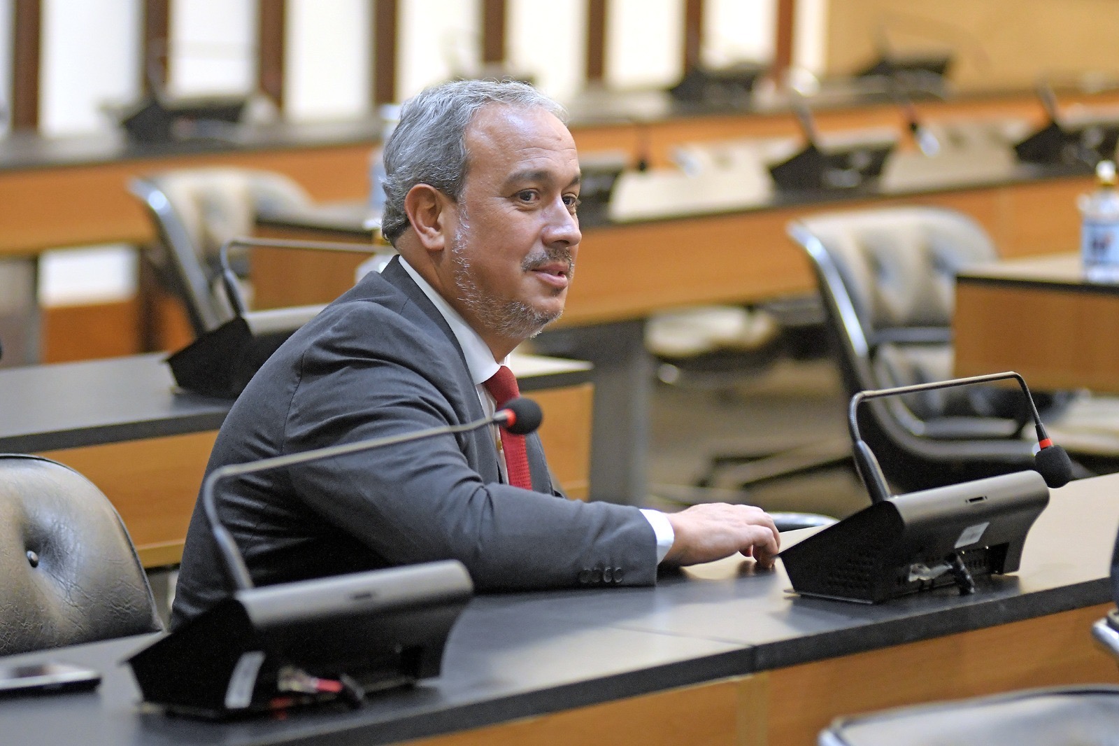 Vitória da Conquista: deputado Vitor Azevedo propõe nova Maternidade Regional