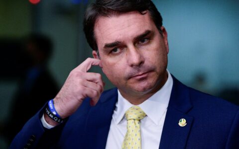 Imagem do post Flávio Bolsonaro aciona TSE para suspender pesquisa Atlas/Bloomberg após queda nas intenções de voto
