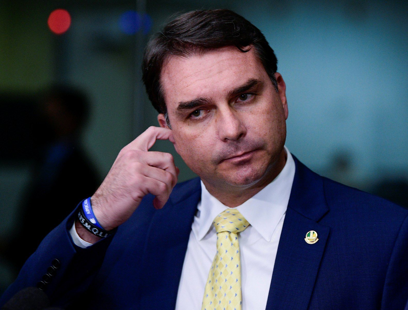 Flávio Bolsonaro aciona TSE para suspender pesquisa Atlas/Bloomberg após queda nas intenções de voto