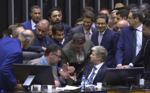 Imagem do post Conselho de Ética aprova suspensão de deputados após ocupação da Câmara