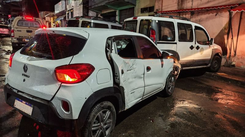 Tiros, fuga e batida: trio é preso após confronto com a PM durante blitz