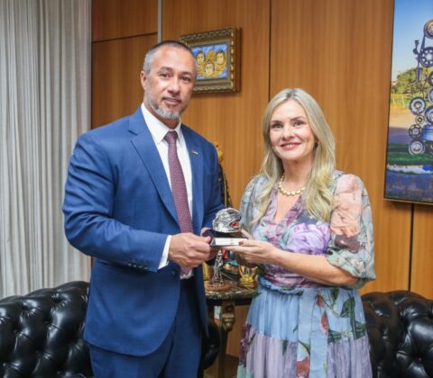 Imagem do post Ivana Bastos e embaixador dos Emirados Árabes debatem instalação de biorrefinaria e investimentos na Bahia