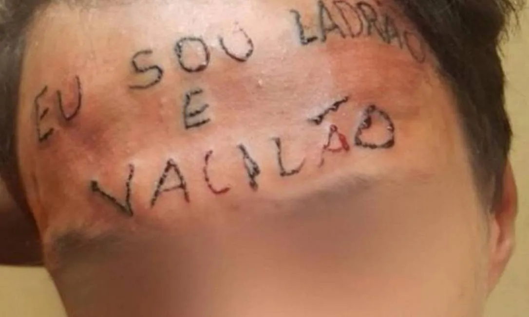 Jovem que teve testa tatuada à força é condenado novamente por furto