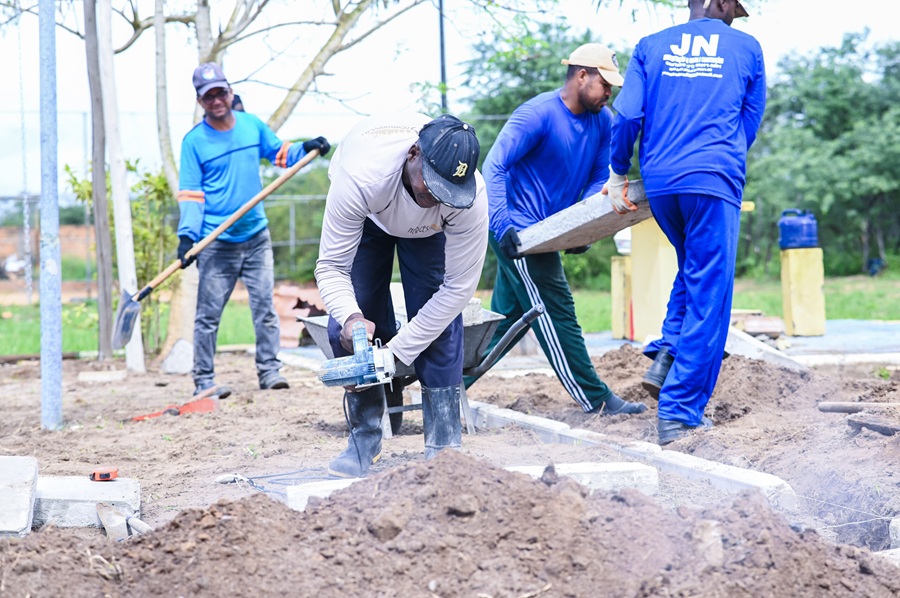 Praça do Alto da Isabel passa por transformação e promete novo espaço de lazer em Serrinha
