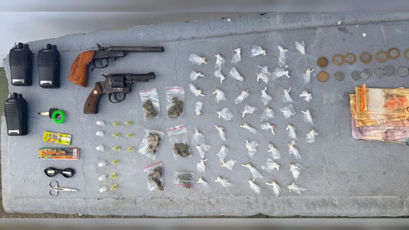 Suspeito morre em confronto com a PM dentro de acampamento do tráfico em Abrantes