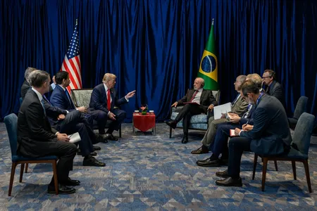 Imagem do post Tarifas, minerais e tensão comercial: o que Lula vai discutir com Trump na Casa Branca