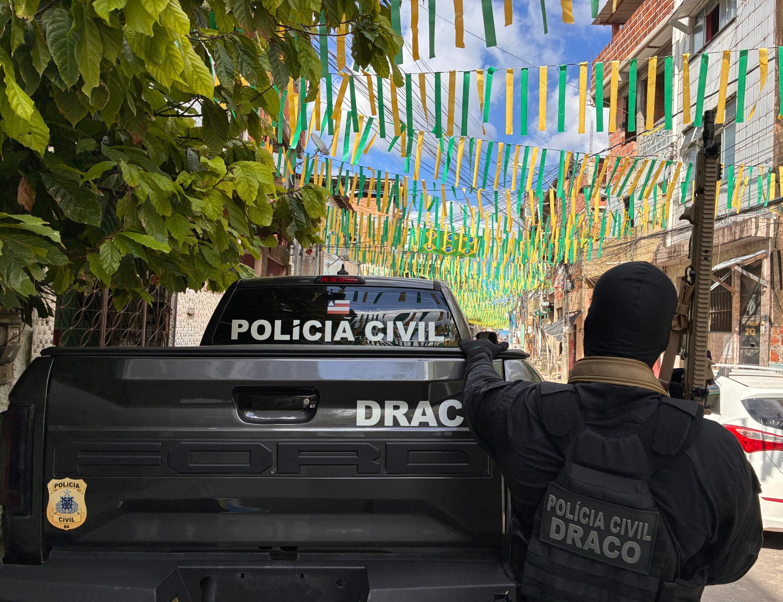 Mesmo escondido no Rio, líder de facção continuava comandando tráfico em Salvador
