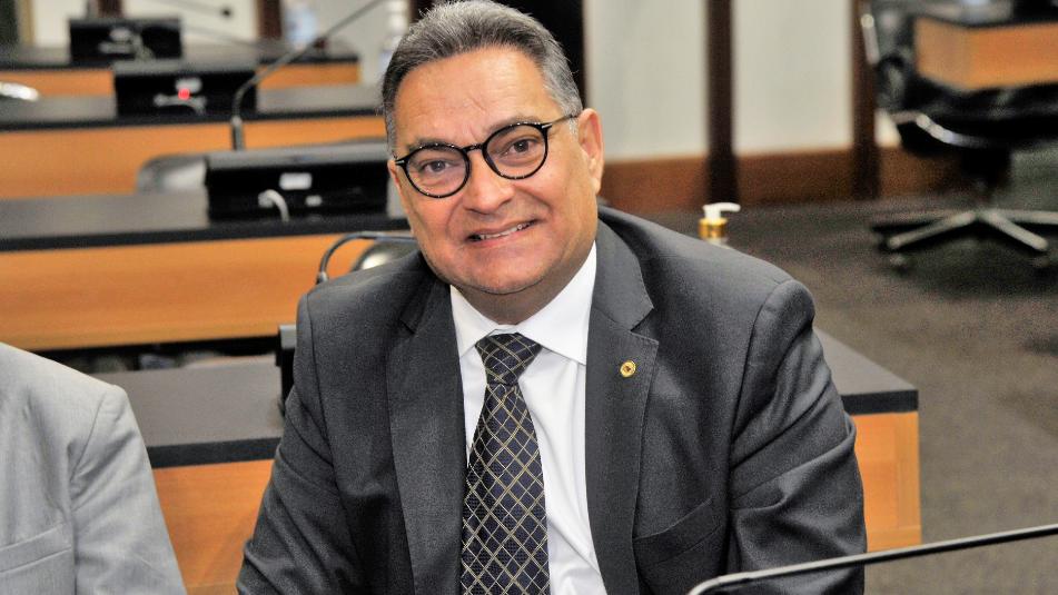 Vereador chama Luciano Araújo de “forasteiro” e esquenta disputa por vaga na Alba