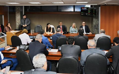 Imagem do post CCJ da Assembleia aprova por unanimidade indicação de Camila Vasquez para o TCM-BA