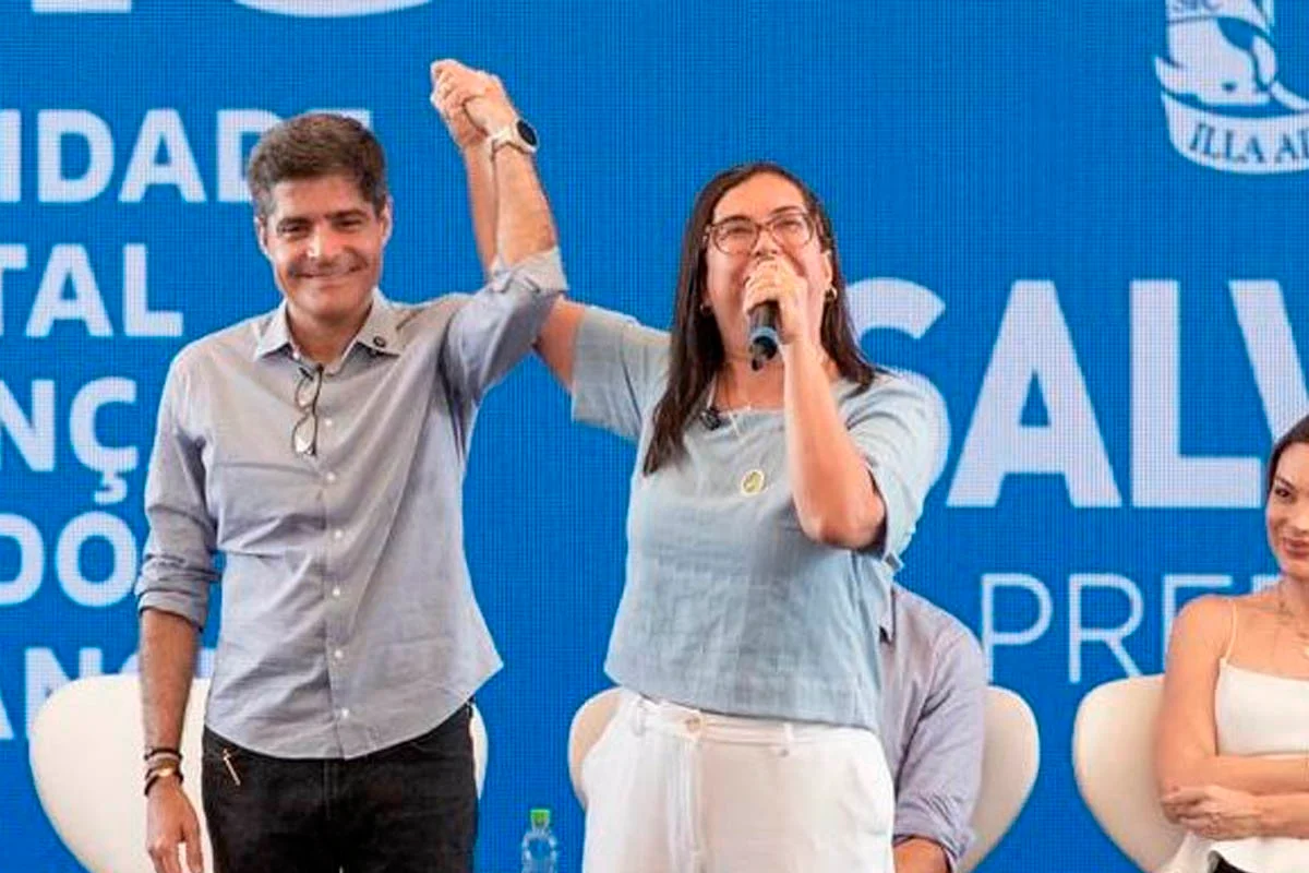 Ana Paula entra de vez na campanha e exalta ACM Neto: “Esse é o político que eu conheço”