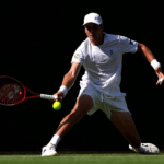 João Fonseca estreia com autoridade e avança em Wimbledon