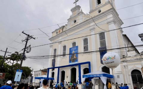 Imagem do post Salvador ganha novo roteiro religioso em homenagem a Santo Antônio e atrai multidão de fiéis