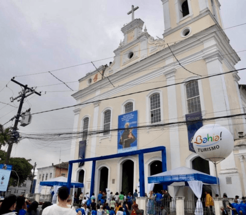 Imagem do post Salvador ganha novo roteiro religioso em homenagem a Santo Antônio e atrai multidão de fiéis