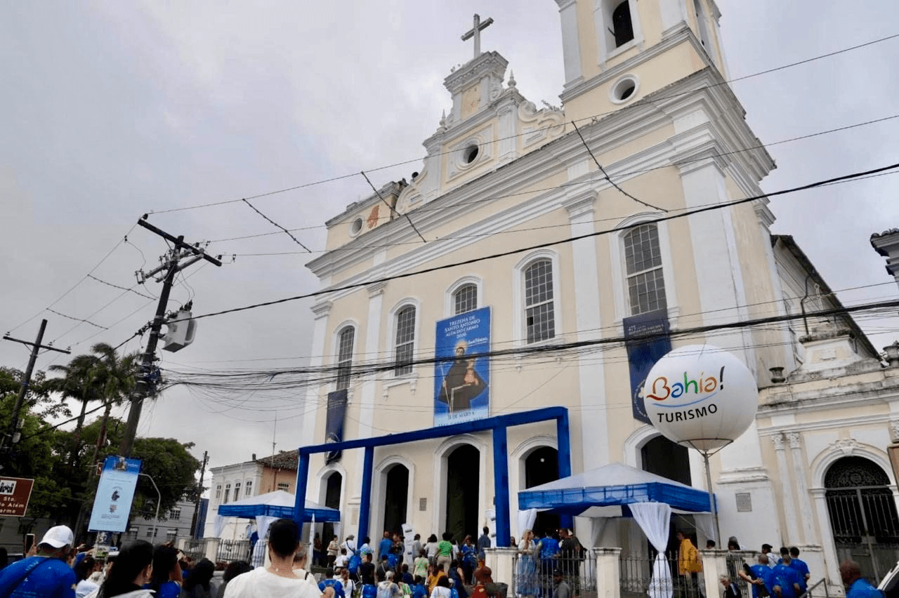 Salvador ganha novo roteiro religioso em homenagem a Santo Antônio e atrai multidão de fiéis