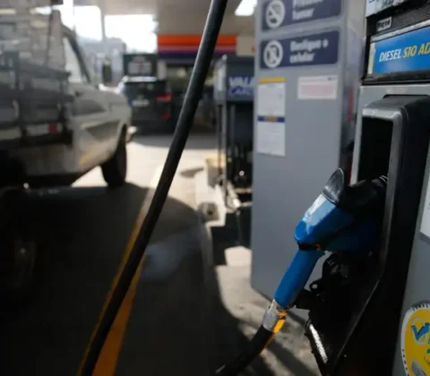 Imagem do post Petrobras reduz preço do diesel para distribuidoras a partir desta segunda-feira (1º)