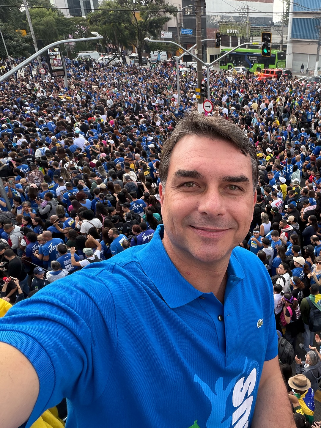 Flávio faz suspense sobre vice e revela preferência por mulher na chapa presidencial