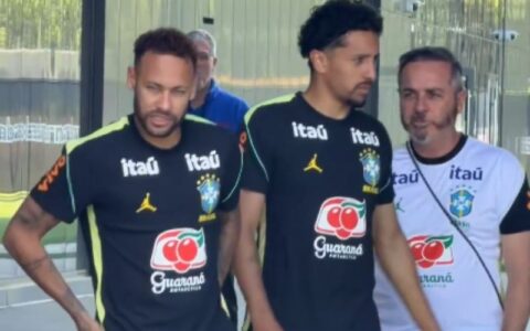 Imagem do post Neymar passa por corredor polonês em primeiro treino com bola junto à Seleção