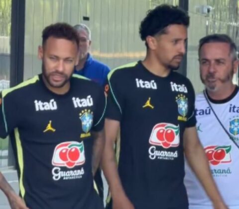 Imagem do post Neymar passa por corredor polonês em primeiro treino com bola junto à Seleção