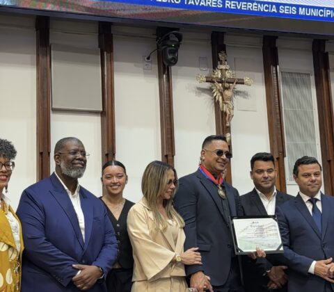 Imagem do post Xanddy Harmonia recebe Comenda 2 de Julho da ALBA