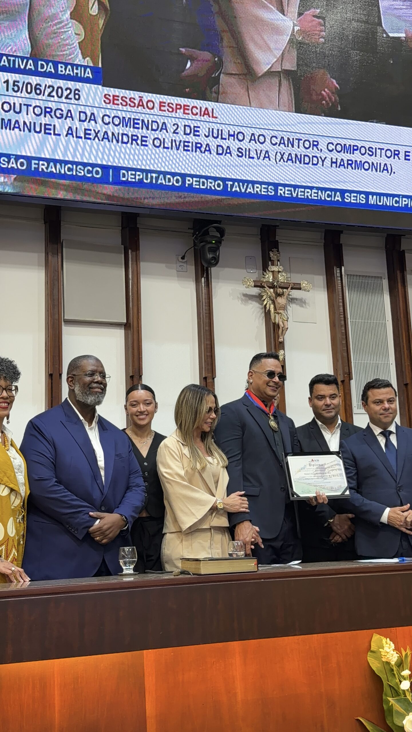 Xanddy Harmonia recebe Comenda 2 de Julho da ALBA