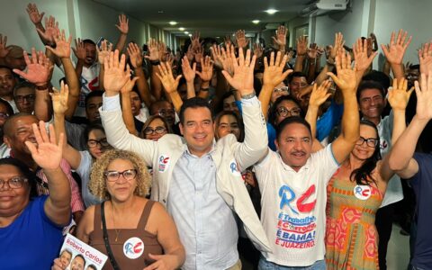 Imagem do post APLB lotada: Roberto Carlos reúne lideranças e faz grande ato político em Juazeiro