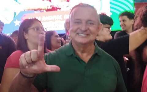 Imagem do post Adolfo Menezes exalta Jerônimo e dispara: “Está conseguindo ultrapassar Wagner e Rui”