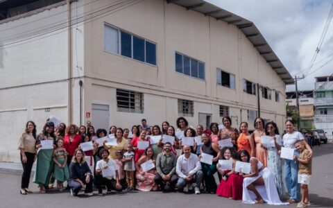 Imagem do post Formatura do Ponto da Moda promove exposição de roupas feitas com tecidos e materiais recicláveis