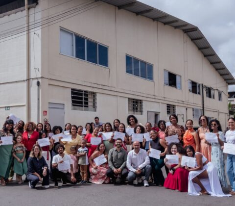 Imagem do post Formatura do Ponto da Moda promove exposição de roupas feitas com tecidos e materiais recicláveis