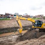 Obra de macrodrenagem da Bacia do Rio Camaçari avança e chega a novo trecho