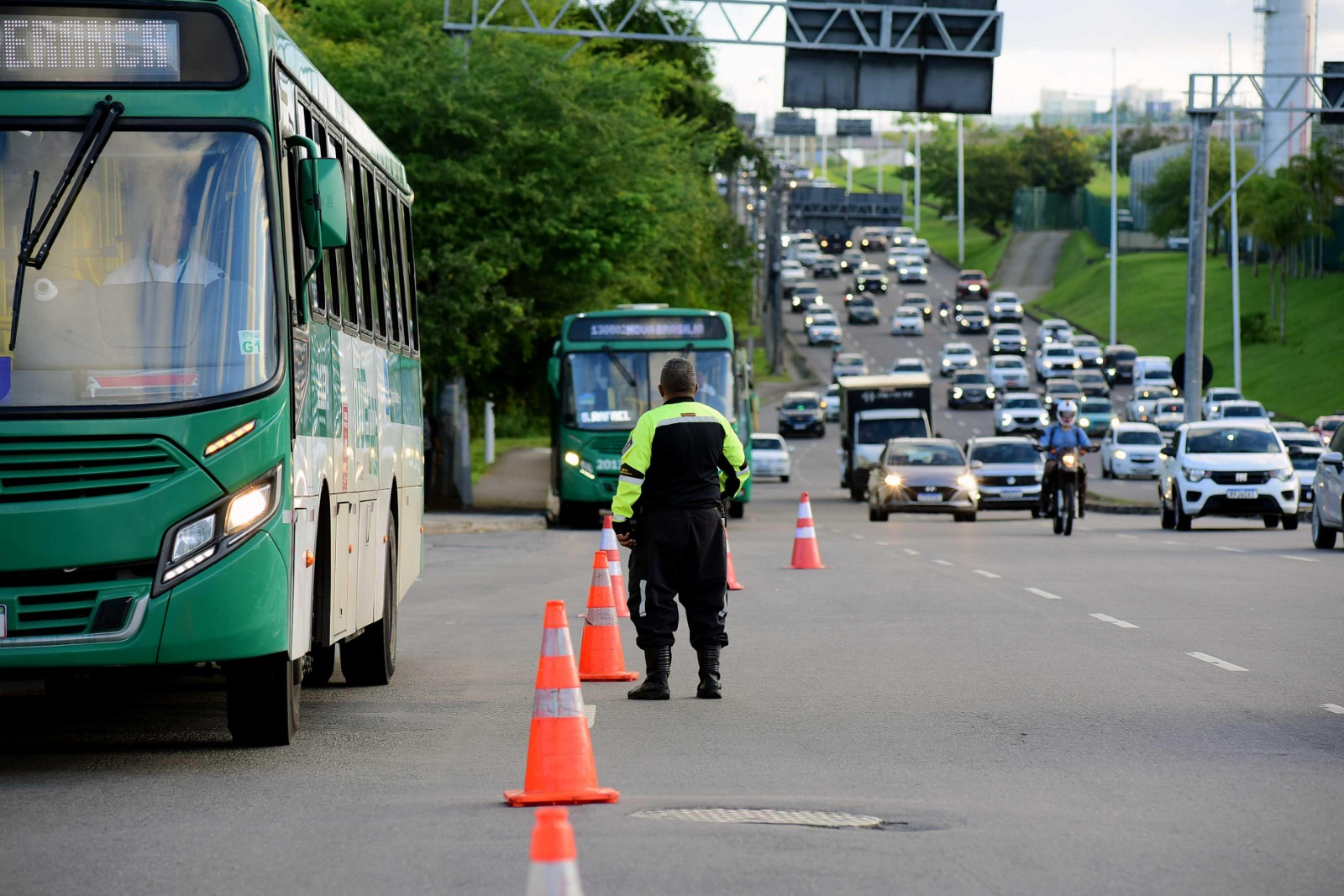 Mais de 700 veículos são retirados de circulação em Salvador durante combate ao transporte clandestino