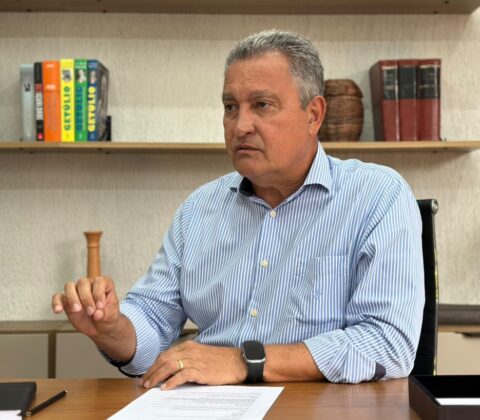 Imagem do post Rui Costa cobra oposição baiana após novo tarifaço dos EUA e cita família Bolsonaro