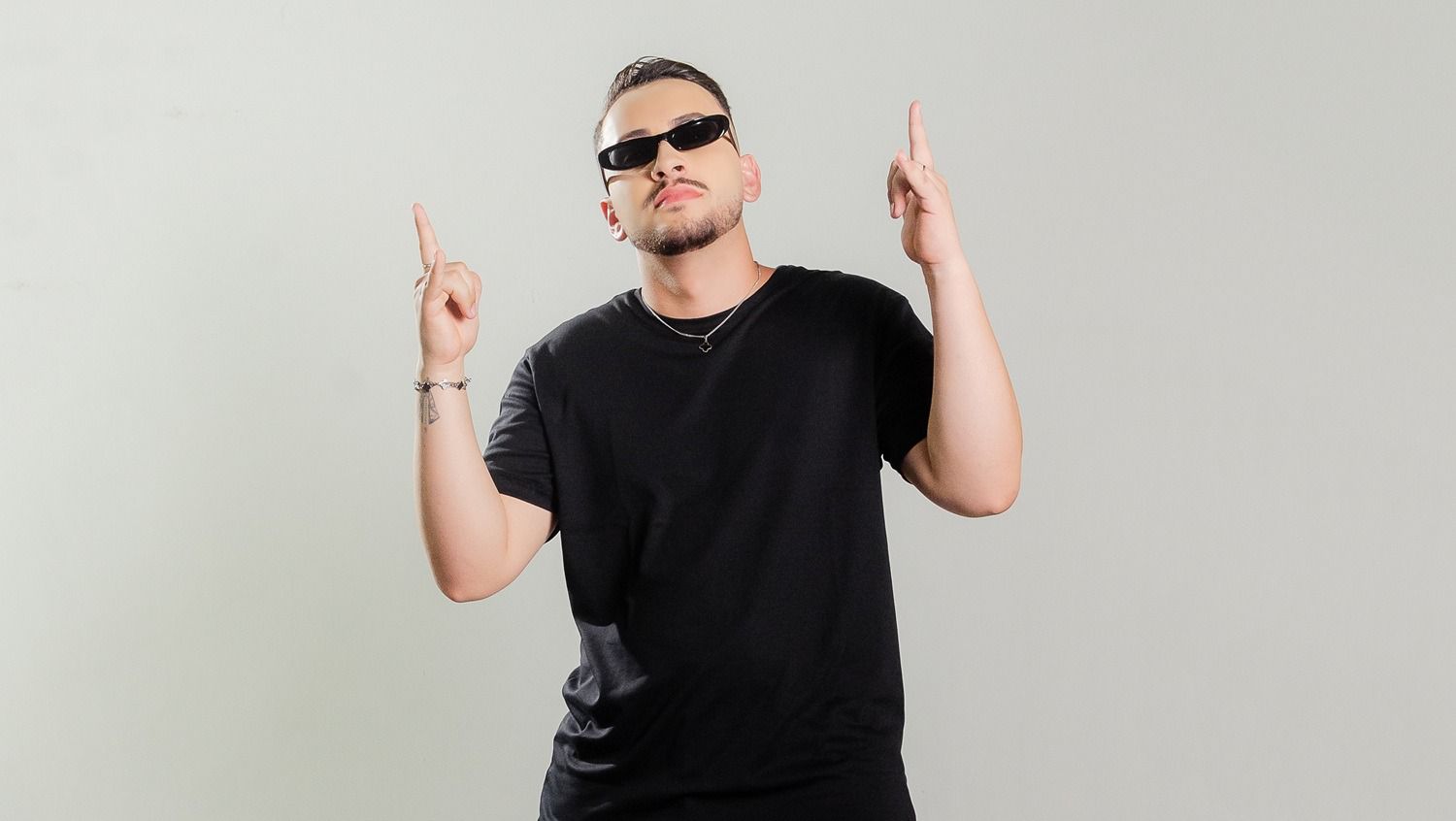 Pedro Vinícius retorna a Pernambuco e leva show para Vertente do Lério nesta semana