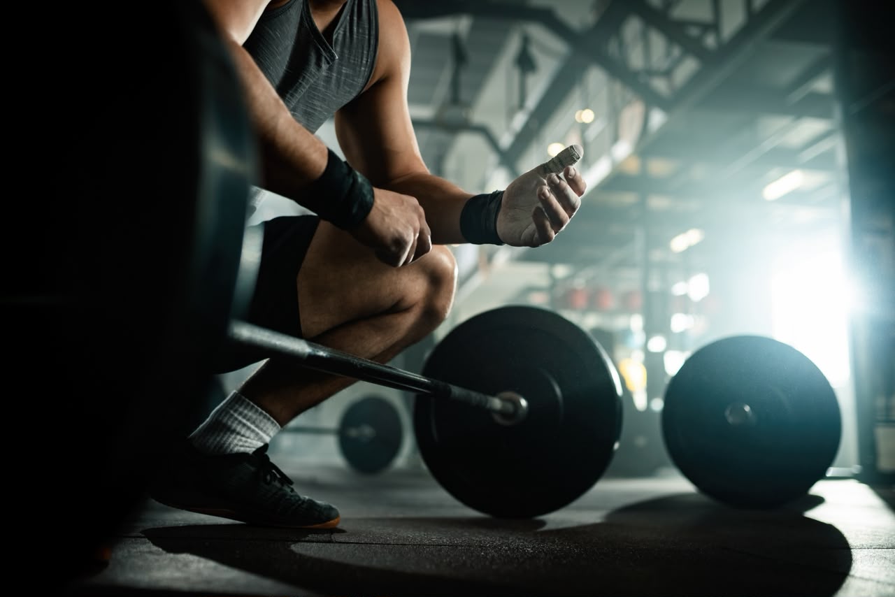 Musculação contribui para o aumento da testosterona e traz benefícios à saúde masculina
