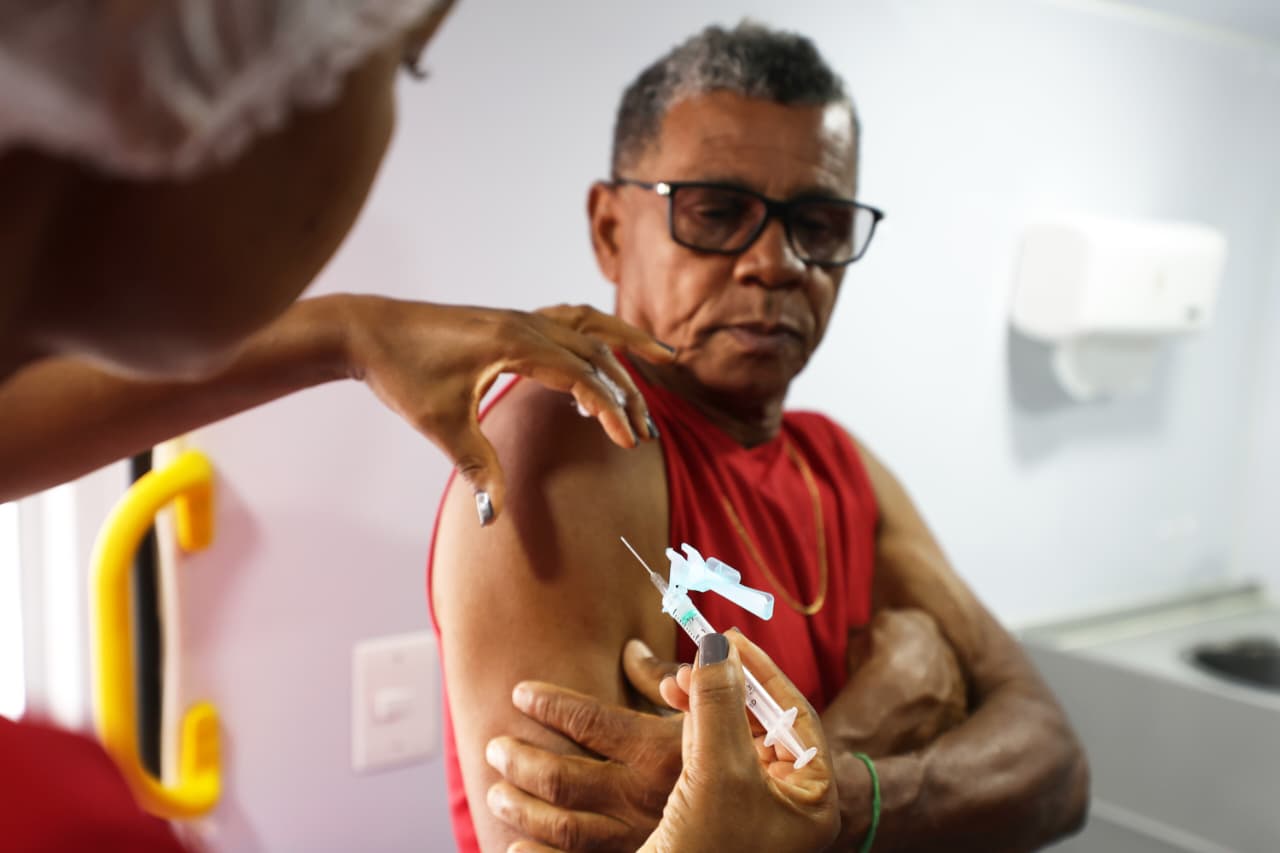 Bahia abre vacinação contra gripe para toda a população; confira os detalhes