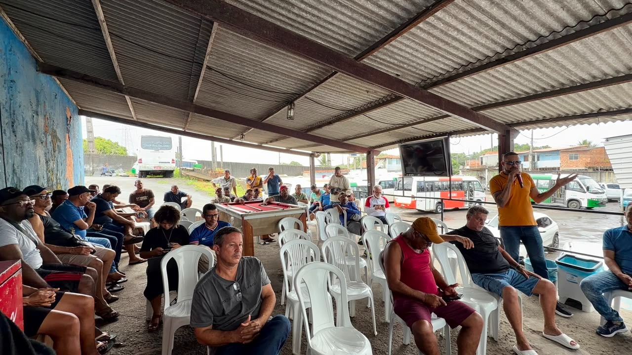 Lauro de Freitas debate melhorias no transporte complementar com permissionários
