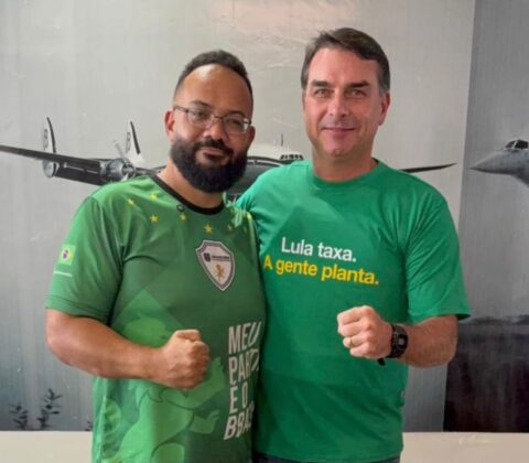 Imagem do post Flávio Bolsonaro desembarca na Bahia Farm Show e recebe apoio de Leandro de Jesus
