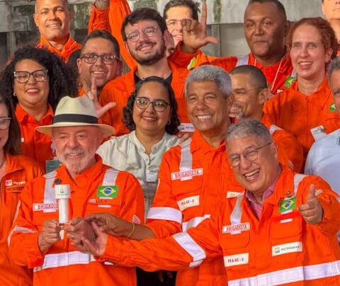 Imagem do post Rosemberg compara queda de Flávio Bolsonaro ao desempenho de ACM Neto