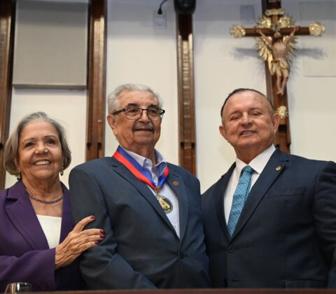 Imagem do post Ivana Bastos celebra a trajetória de Florisvaldo Mattos, homenageado com a comenda 2 de Julho