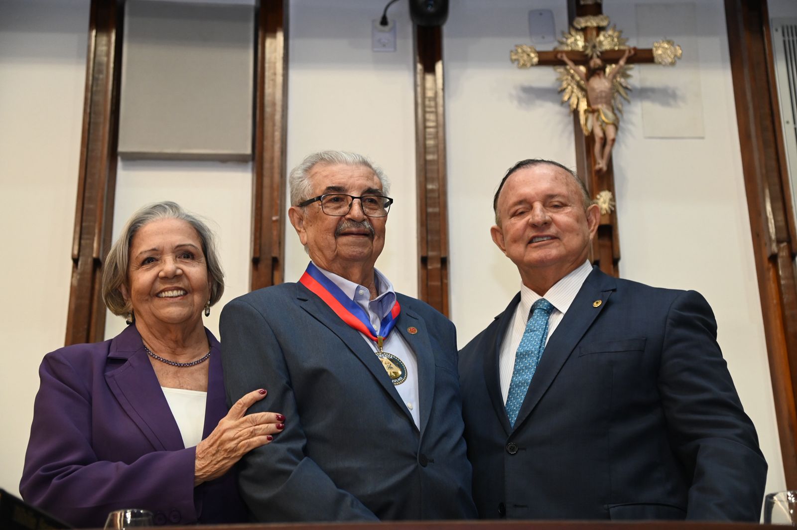 Ivana Bastos celebra a trajetória de Florisvaldo Mattos, homenageado com a comenda 2 de Julho