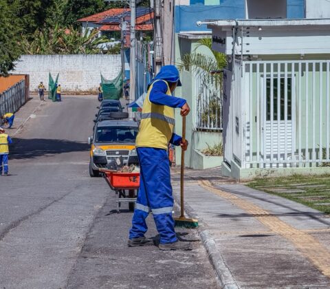 Imagem do post Prefeitura intensifica serviços de limpeza urbana em bairros de Lauro de Freitas