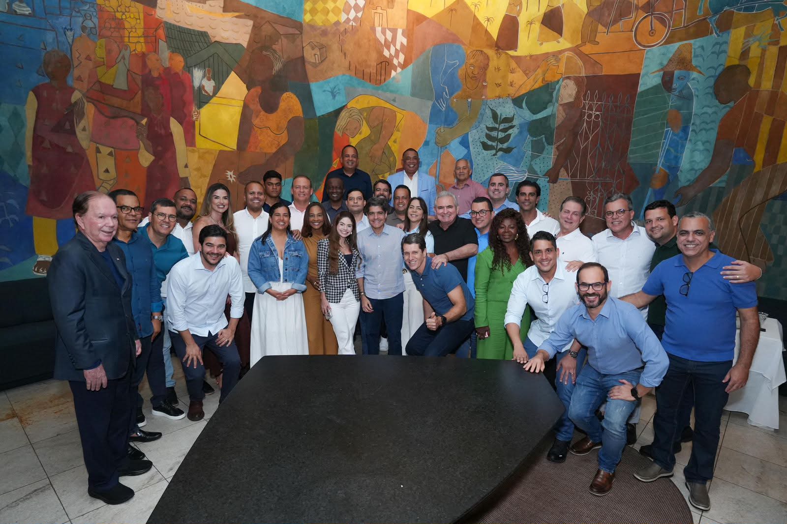 ACM Neto reúne vereadores aliados de Salvador em café da manhã