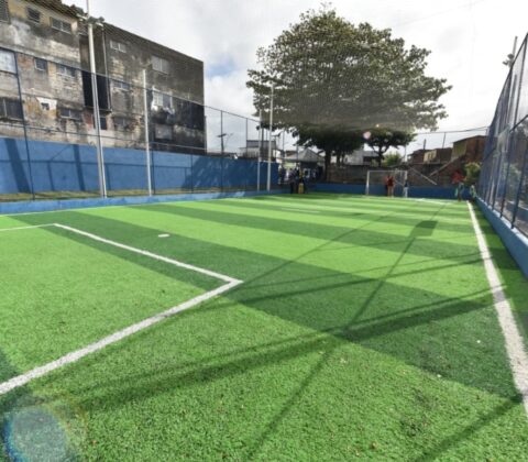 Imagem do post Prefeitura de Salvador atinge a marca de 100 campos de grama sintética inaugurados com nova arena em Cajazeiras XI