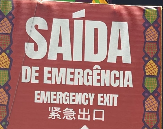 Secretário de Comunicação explica placas em inglês e mandarim no Camaforró